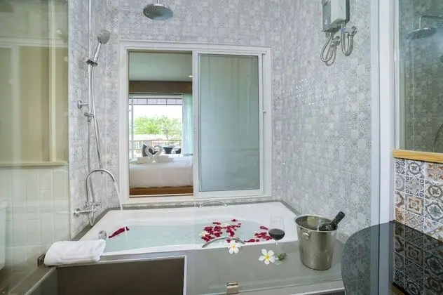 Deluxe Seaview