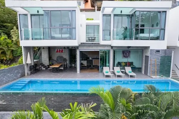 5 Bedrooms Villa 12/21