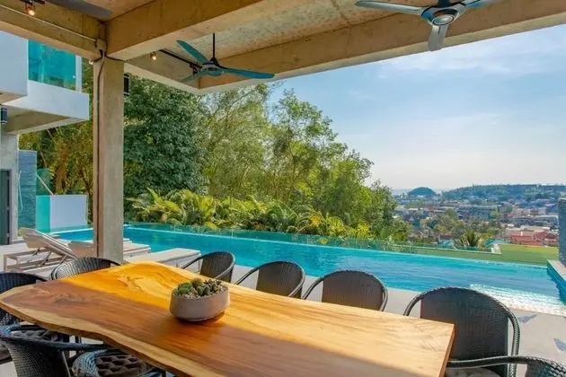 5 Bedrooms Villa 12/21