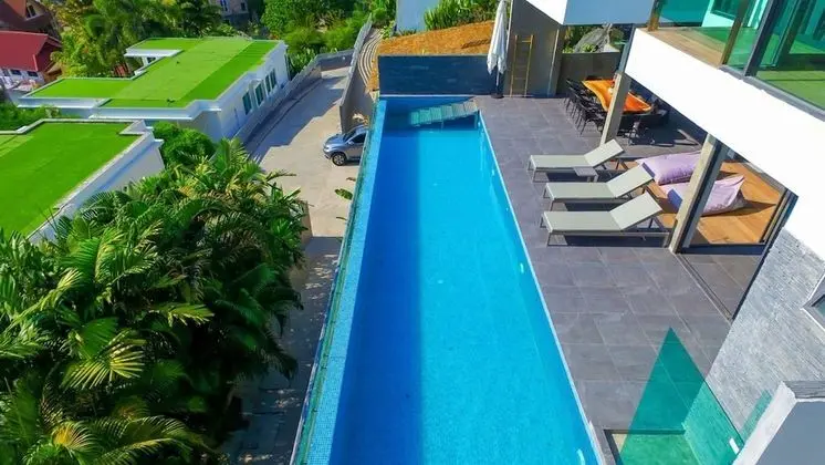 5 Bedrooms Villa 12/21