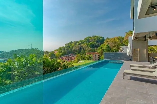 5 Bedrooms Villa 12/21
