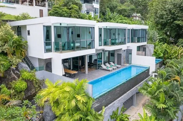 5 Bedrooms Villa 12/21