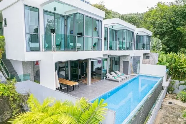 5 Bedrooms Villa 12/21