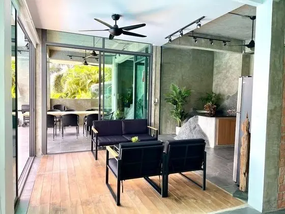 5 Bedrooms Villa 12/21
