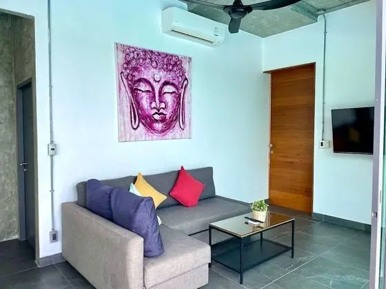 5 Bedrooms Villa 12/21
