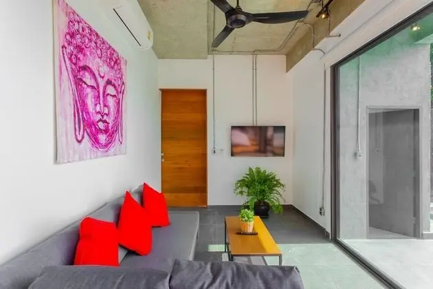 5 Bedrooms Villa 12/21