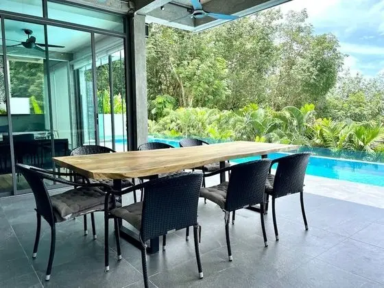 5 Bedrooms Villa 12/21