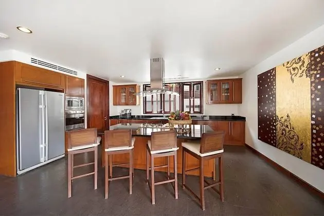 Luxury 5 Bedrooms Villa