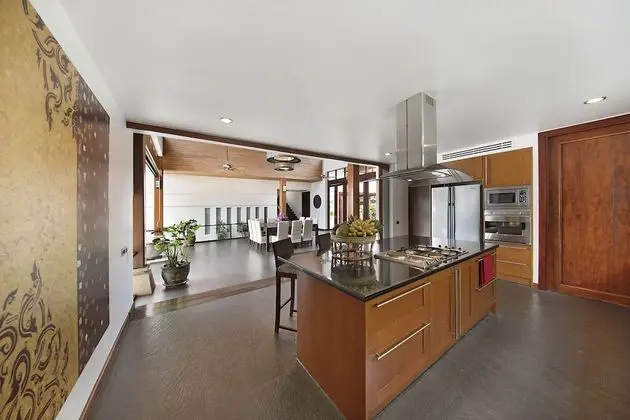 Luxury 5 Bedrooms Villa