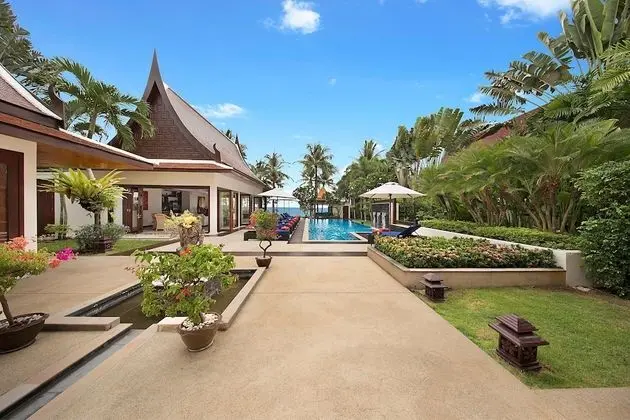Luxury 5 Bedrooms Villa
