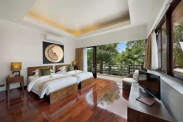 Luxury 5 Bedrooms Villa