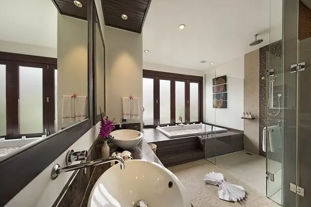 Luxury 5 Bedrooms Villa