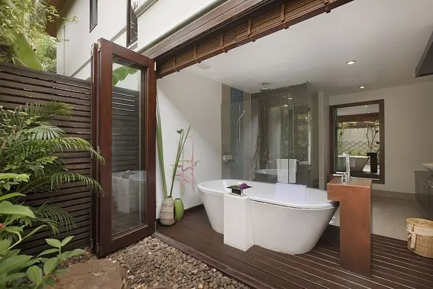 Luxury 5 Bedrooms Villa