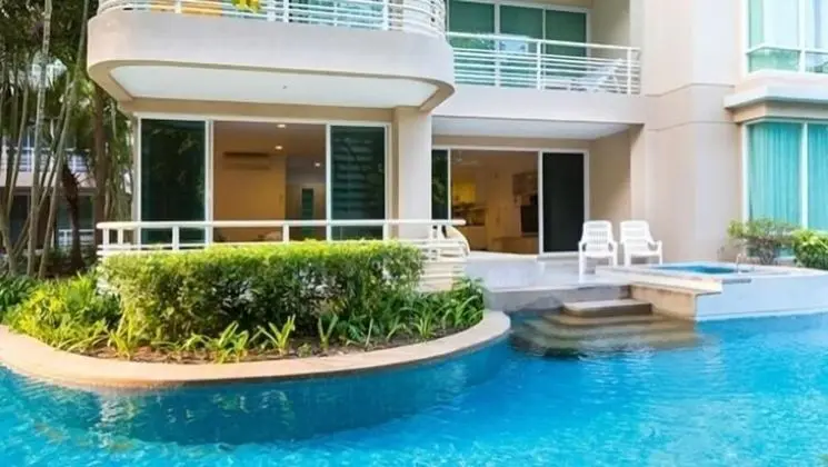 4-Bedroom Apartment with Pool Access