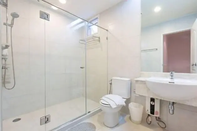 4-Bedroom Apartment with Pool Access