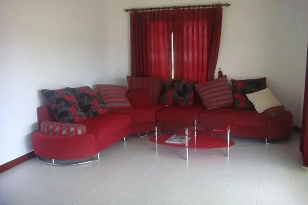 3 Bedrooms Bungalow