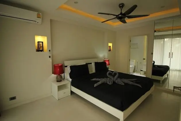 Villa 3 (Partial Seaviews on Roadside)