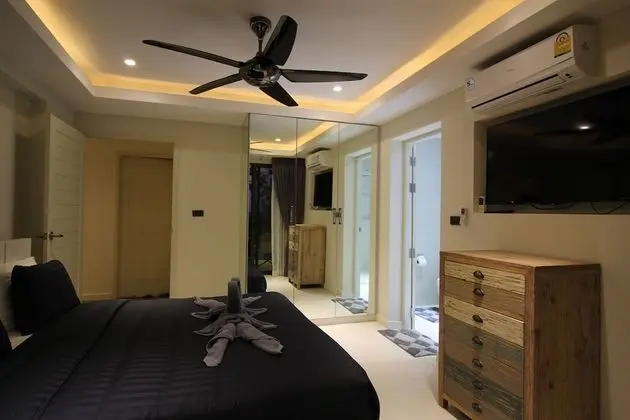 Villa 3 (Partial Seaviews on Roadside)
