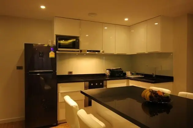 Villa 3 (Partial Seaviews on Roadside)