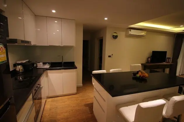 Villa 3 (Partial Seaviews on Roadside)
