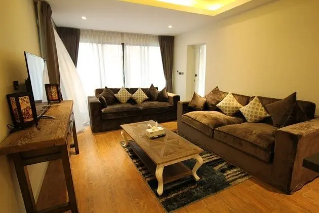 Villa 3 (Partial Seaviews on Roadside)