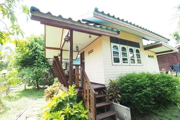 Bungalow with Garden View