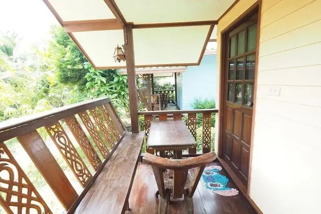 Bungalow with Garden View