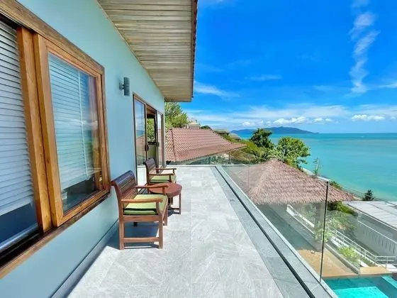 5 Bedrooms Villa
