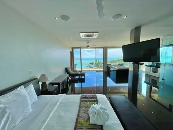 5 Bedrooms Villa