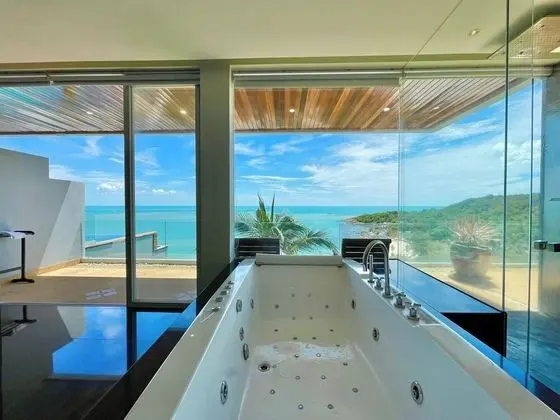 5 Bedrooms Villa