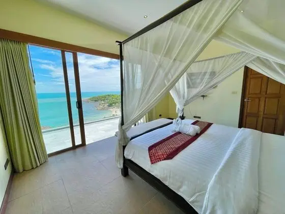 5 Bedrooms Villa