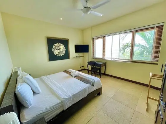 5 Bedrooms Villa