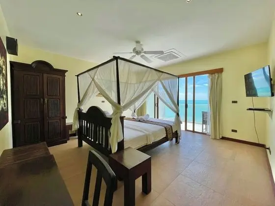 5 Bedrooms Villa