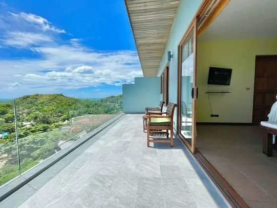 5 Bedrooms Villa