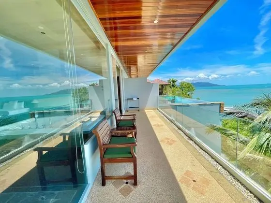 5 Bedrooms Villa