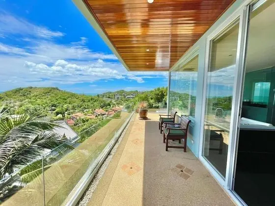 5 Bedrooms Villa