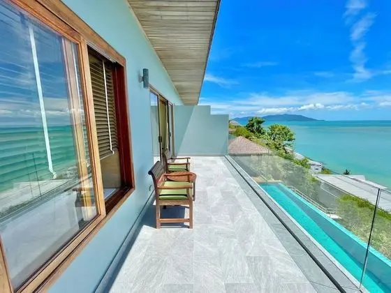 5 Bedrooms Villa