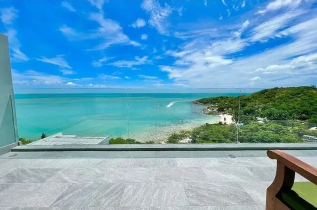 5 Bedrooms Villa