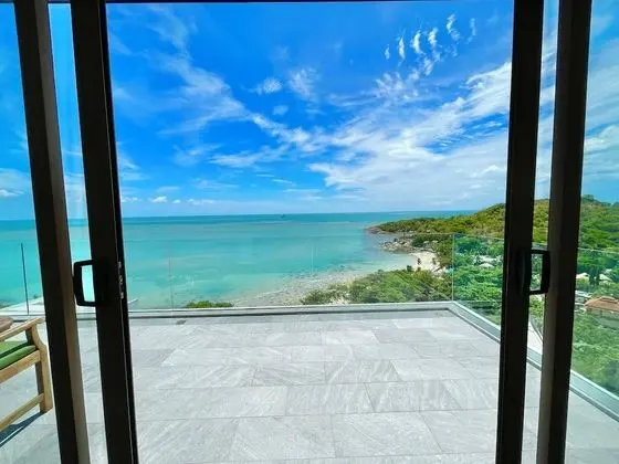 5 Bedrooms Villa