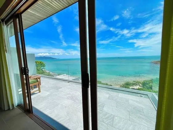 5 Bedrooms Villa