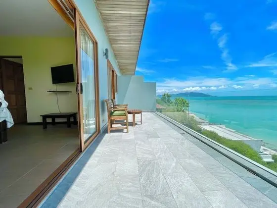 5 Bedrooms Villa