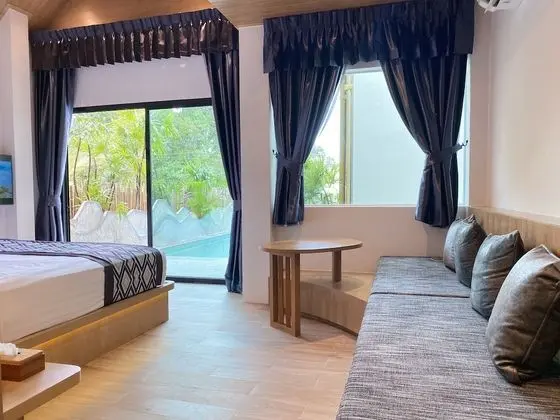 Junior Suite Pool Access