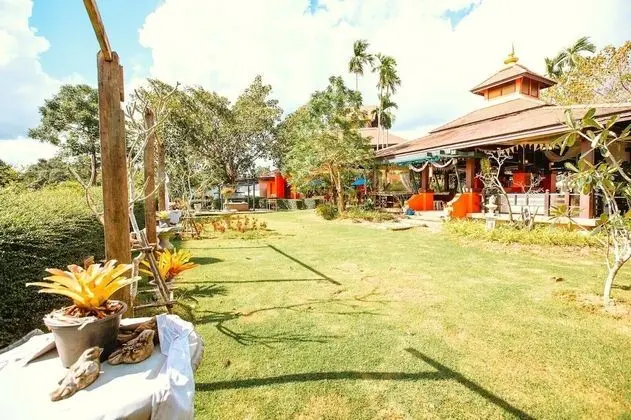 Deluxe Suite Sleep 6 Villa