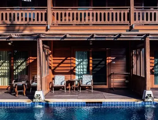 Deluxe pool access