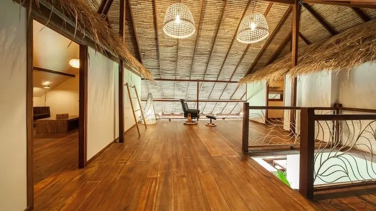 5 Bedroom Villa with Private Pool