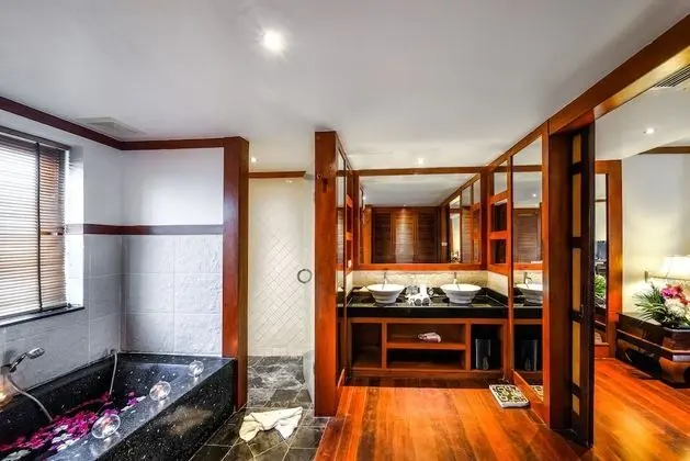 Deluxe Oda, Havuz Manzaralı