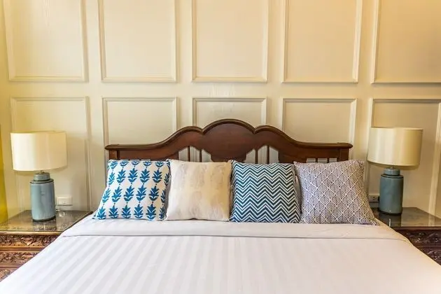 Deluxe Double Room with Living Room and Bathtub (FIVE)