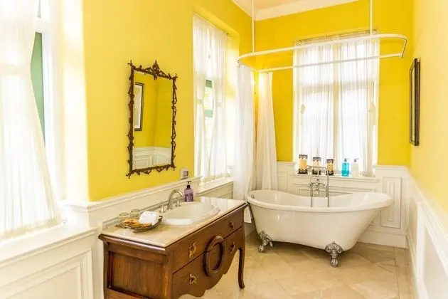 Deluxe Double Room with Living Room and Bathtub (FIVE)