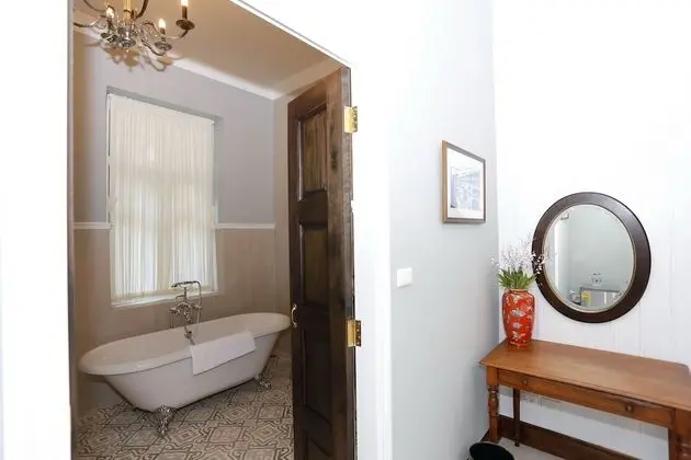 Deluxe Twin Room with Bathtub (FOUR)