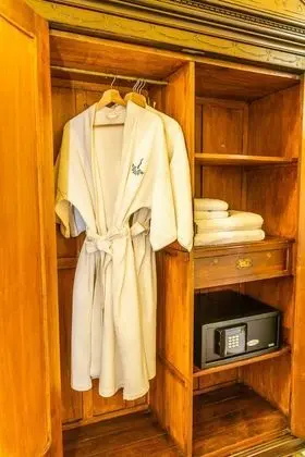 Deluxe Twin Room with Bathtub (FOUR)